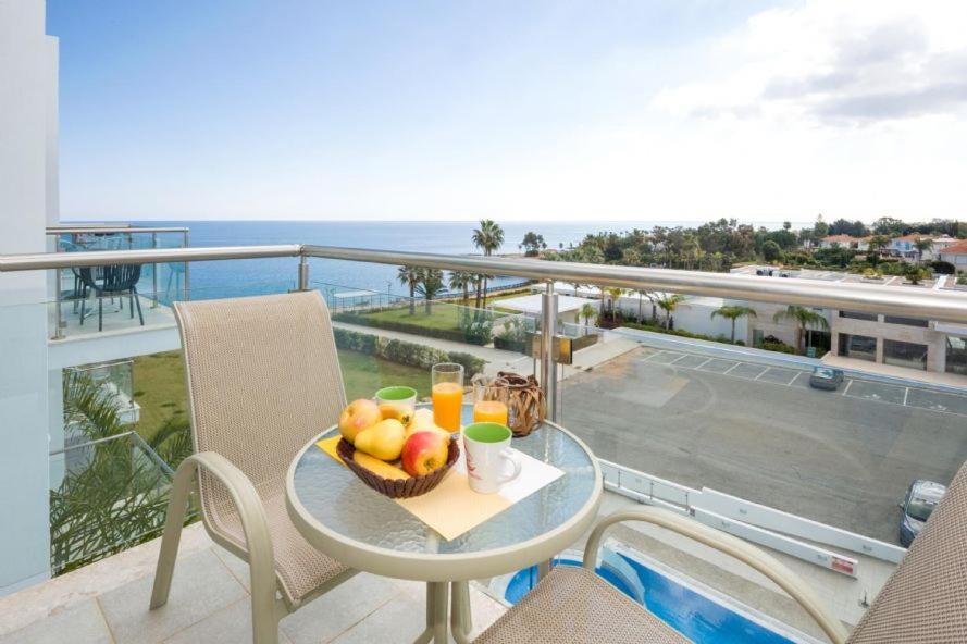 Laila - Coralli Beachfront Apartment Protaras Exterior foto